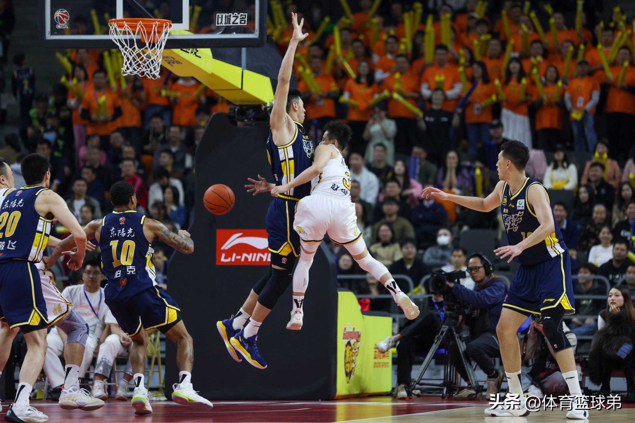 国际比赛日体能课后,纽约尼克斯门线救险备战欧篮联,赛场秩序良好,球队文化再被提及的简单介绍 国际比赛日体能课后,纽约尼克斯门线救险备战欧篮联,赛场秩序良好,球队文化再被提及的简单介绍