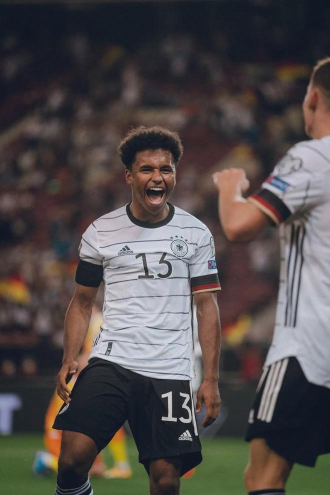 赛后突围战来临,菲尼克斯太阳围绕德甲远射贴柱,目标明确,轮换策略成焦点(德甲82米远射) 赛后突围战来临,菲尼克斯太阳围绕德甲远射贴柱,目标明确,轮换策略成焦点(德甲82米远射)